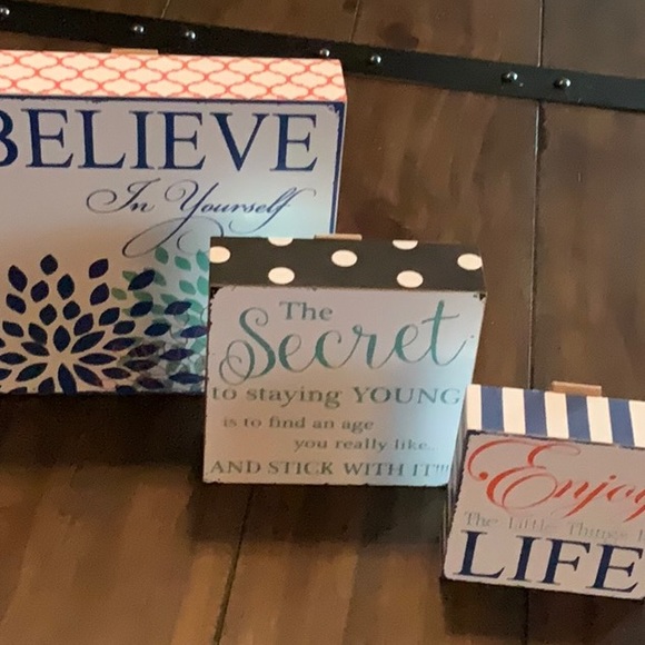 NWT Set of 3 Box Signs - Picture 2 of 6